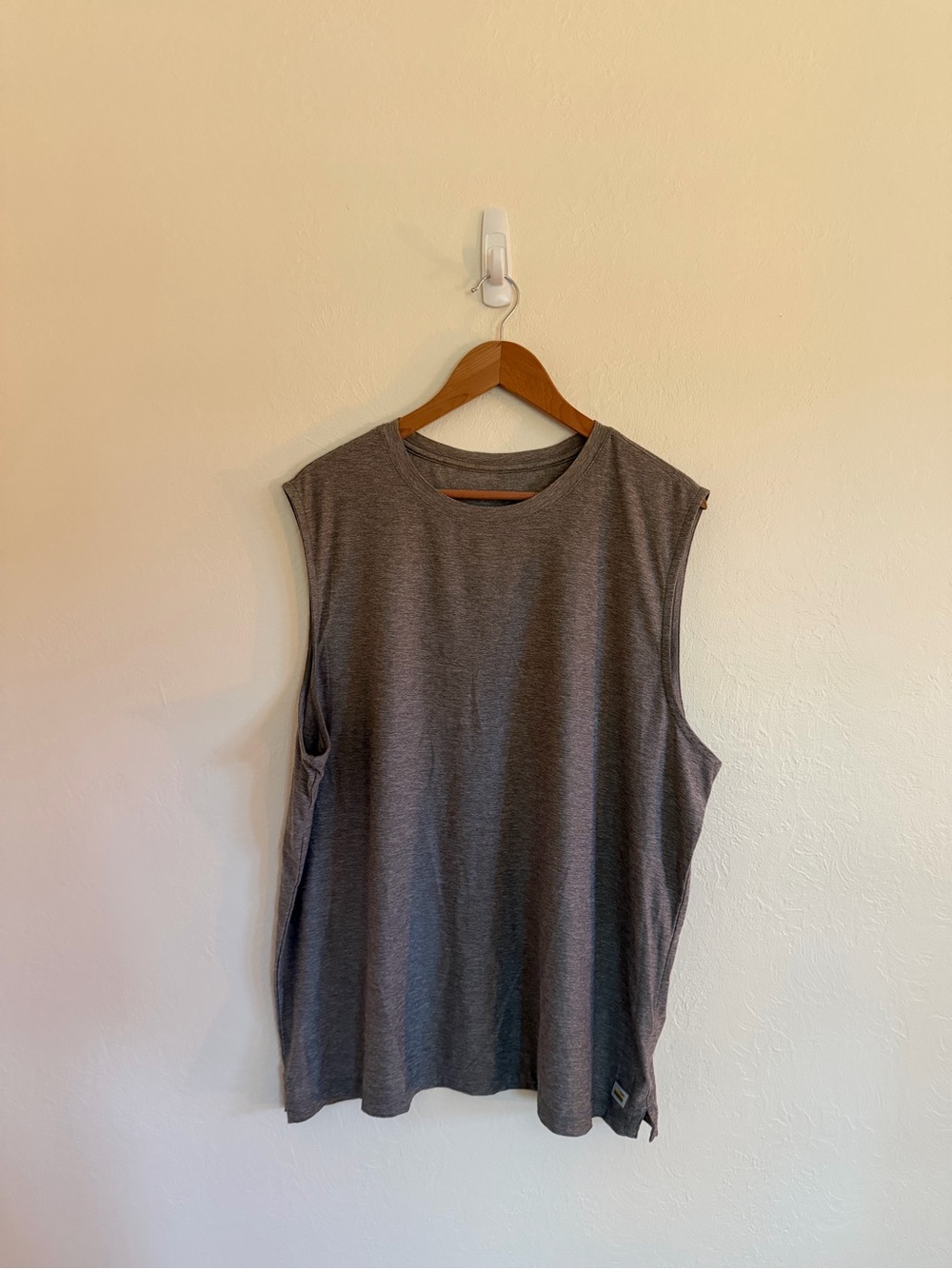 Vuori Men’s Muscle Tee (Grey/brown?)